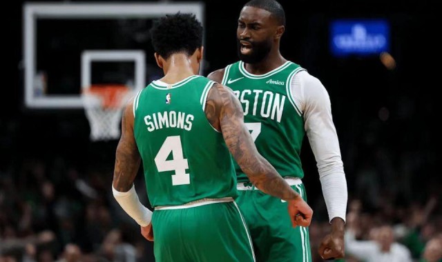 Bwin必赢-布朗复出27+7绿军19分逆转双杀热火 西蒙斯39+7三分赛季新高