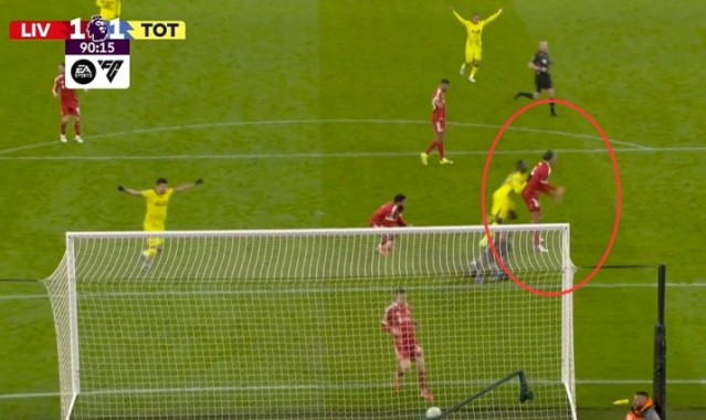 Bwin必赢集团-里沙利松无人盯防上演绝平，范戴克无奈甩手跺地